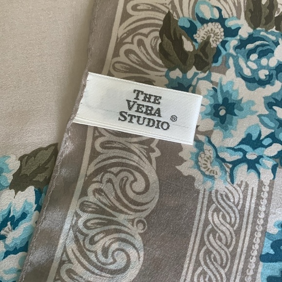The Vera studio, vintage silk floral scarf square tan and turquoise - Picture 5 of 6